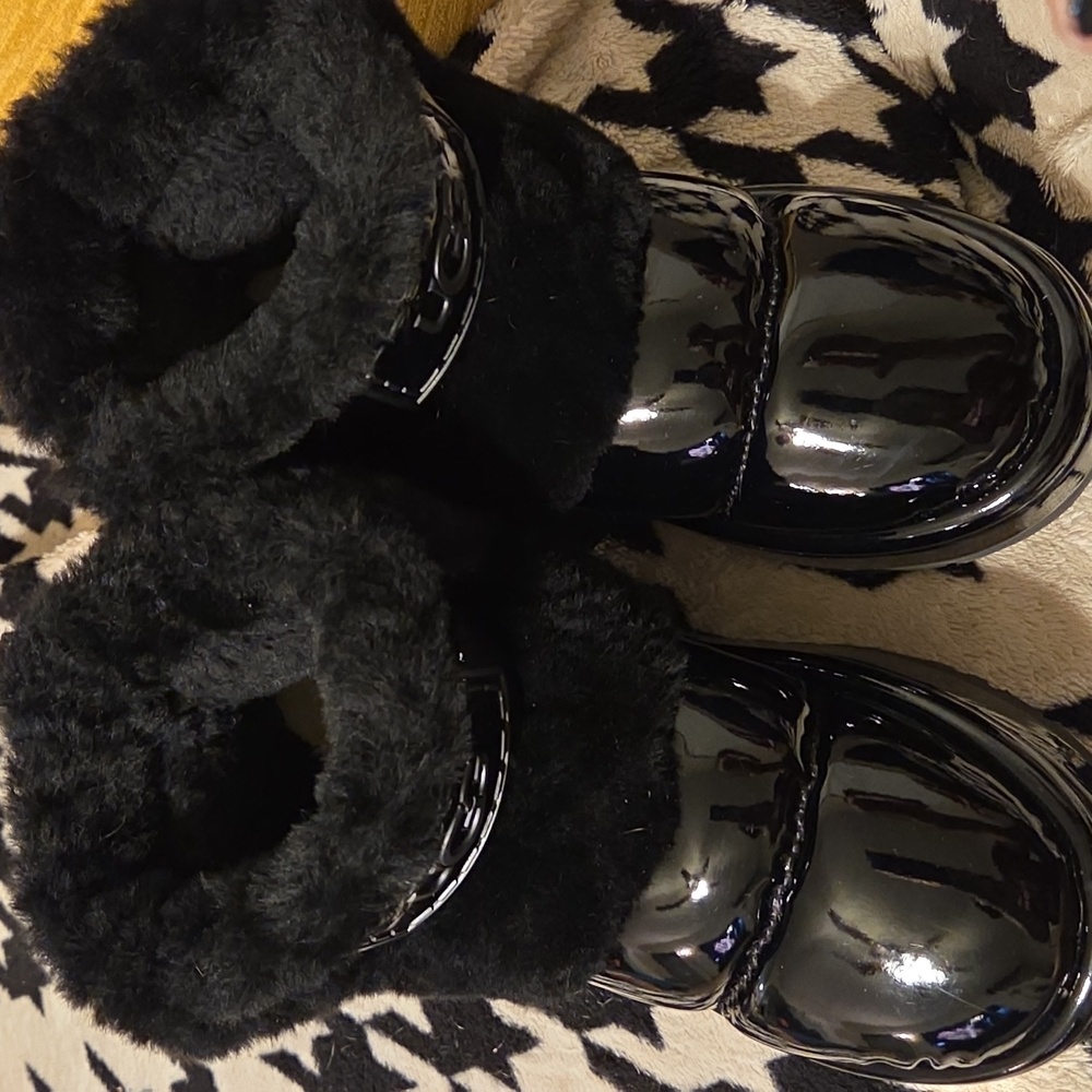 UGG Black Patent Leather Ankle Boots with Fur Trim